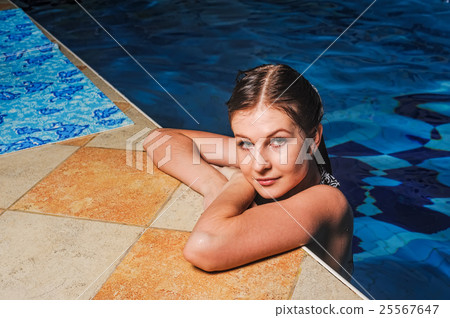 Attractive girl in swimming pool 25567647