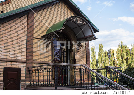 Entrance to the church on a background of blue sky 25568165