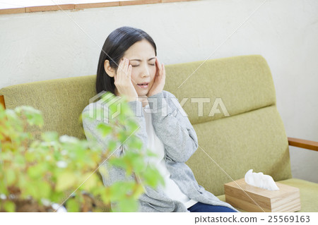 A woman with poor health 25569163