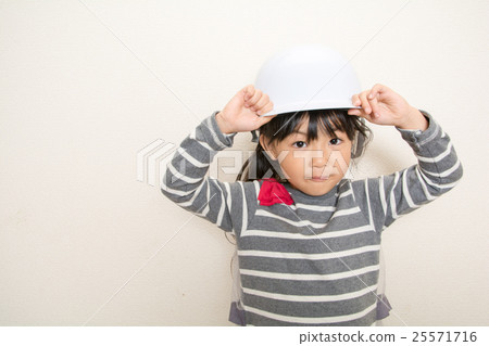 戴頭盔的女孩 25571716