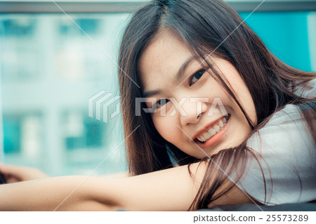 Fashion beautiful young woman lying on the bed Fashion beautiful young woman lying on the bed 25573289