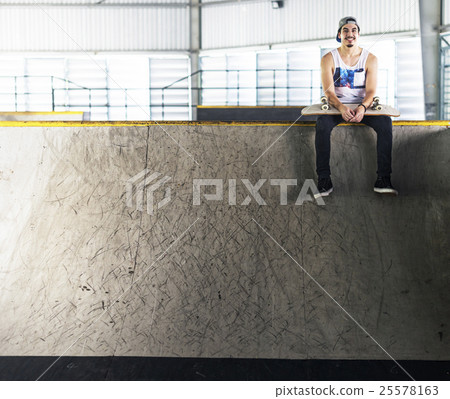 Man Skateboarder Lifestyle Relax Hipster Concept 25578163