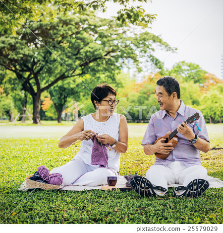 Senior Adult Couple Knitting Park Relaxation Concept 25579029