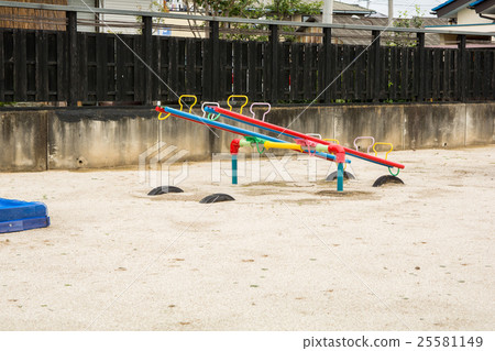 A quiet park 25581149