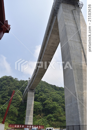Extra bridge Extra bridge 25583636