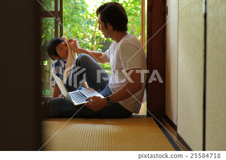 Son and father's holiday Son and father's holiday 25584718