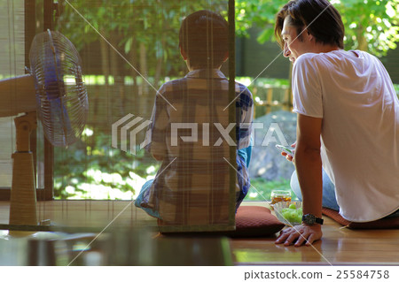 兒子和父親的假期 兒子和父親的假期 25584758