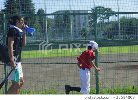 親子男孩棒球追逐夢想 親子男孩棒球追逐夢想 25584808