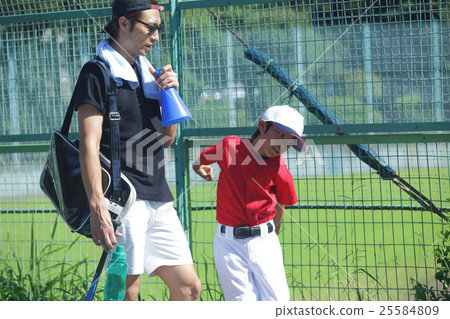 Parent-child boy baseball chasing dreams 25584809