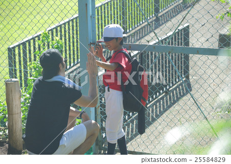 Parent-child boy baseball chasing dreams 25584829