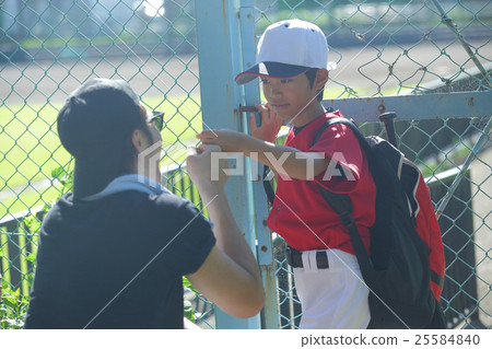 親子男孩棒球追逐夢想 25584840