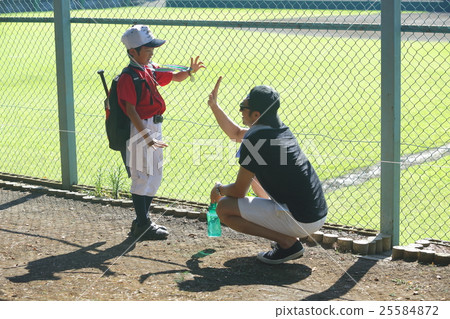 親子男孩棒球追逐夢想 25584872