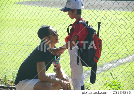 Parent-child boy baseball chasing dreams 25584886