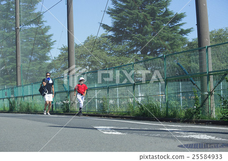 Parent-child boy baseball chasing dreams 25584933