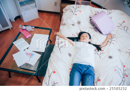 Elementary school student homework 25585232