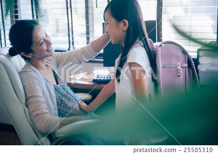 Pregnant women home work 25585310