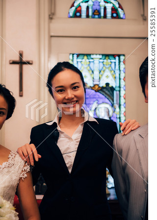Late-marriage image Late-marriage image 25585391