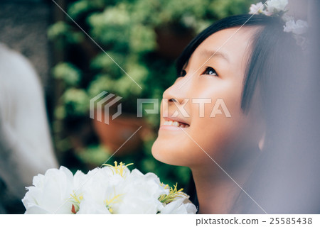 Flower girl image 25585438
