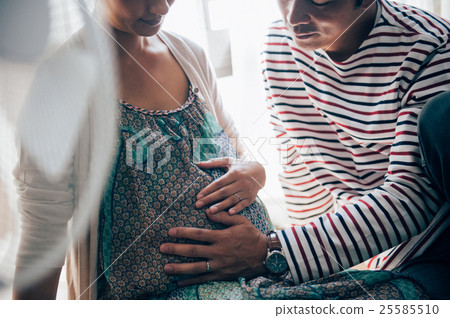 Couple maternity image 25585510