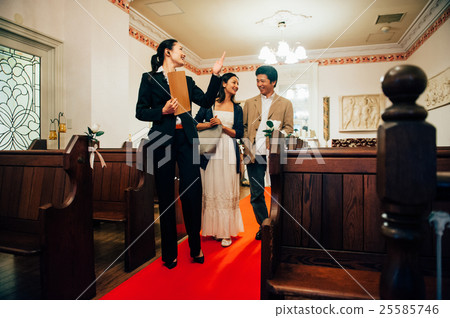 A wedding meeting for a late married couple A wedding meeting for a late married couple 25585746
