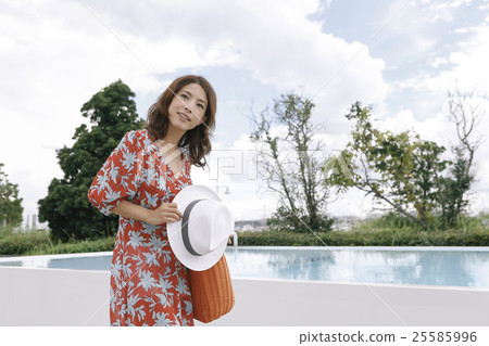 Women walking on the poolside 25585996