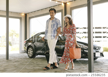 到達酒店的男女 到達酒店的男女 25586235