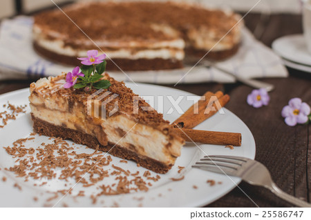 Caramel cheesecake with chocolate 25586747