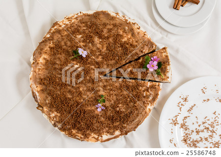 Caramel cheesecake with chocolate Caramel cheesecake with chocolate 25586748