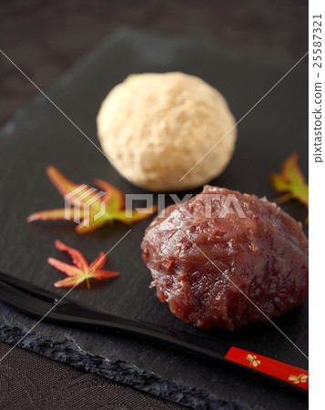 Omo and yellow-colored peel (vertical position) Omo and yellow-colored peel (vertical position) 25587321
