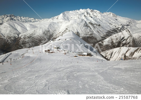Skiing slopes, majestic Alpine landscape Skiing slopes, majestic Alpine landscape 25587768