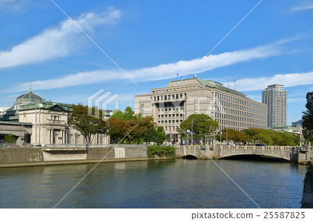 Osaka Yodoyabashi Tosabori River and Osaka City Hall 25587825
