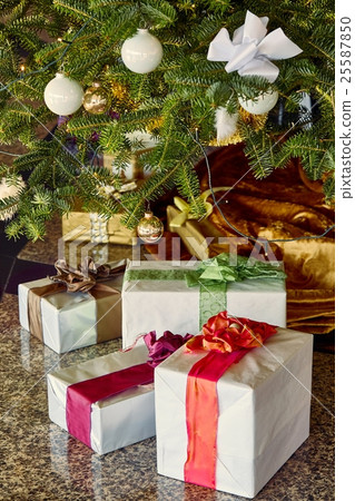Christmas Tree And Presents Christmas Tree And Presents 25587850