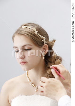 Bridal Beauty Shot White Female Natural Makeup Hair May Caps Bridal Beauty Shot White Female Natural Makeup Hair May Caps 25589670