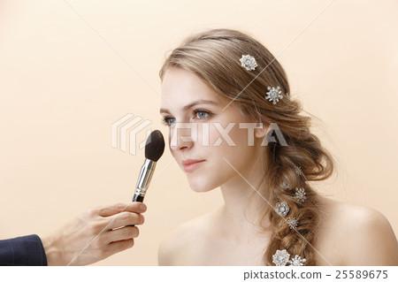 Bridal Beauty Shot White Female Natural Makeup May Caps 25589675