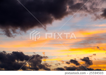 Sky in October Evening in the evening Dusk in the sunset Copy space Character space 25594503