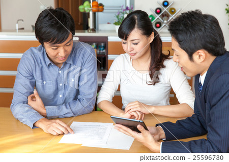 Consultation with dealers 25596780