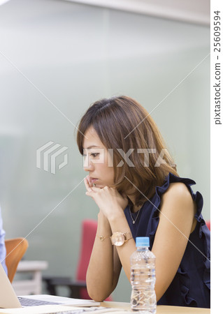 Desk work women Desk work women 25609594