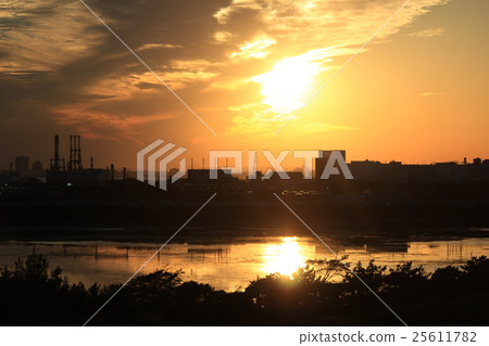 Evening landscape 25611782