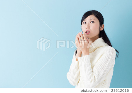 女性冬天的衣服 女性冬天的衣服 25612016