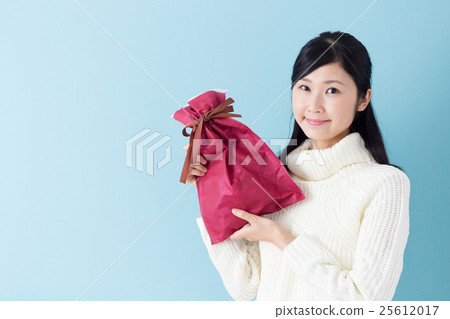 女性冬天的衣服 女性冬天的衣服 25612017