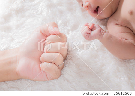 Newborn Family Body Part 25612506