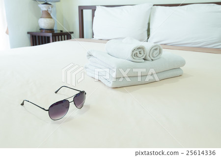 Towels placed on the bed. 25614336