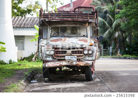 old broken truck 25615398