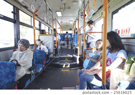 公交車內部圖像 公交車內部圖像 25616025