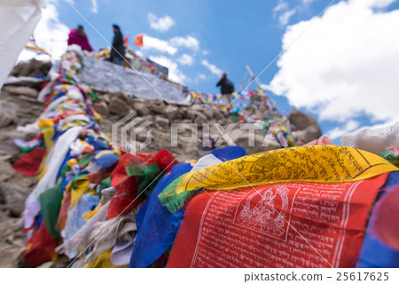 Khardung la pass at Leh, Himalayas mountain. 25617625