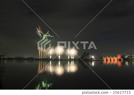Kita Ward fireworks party and former Iwabuchi water gate light up 25617715