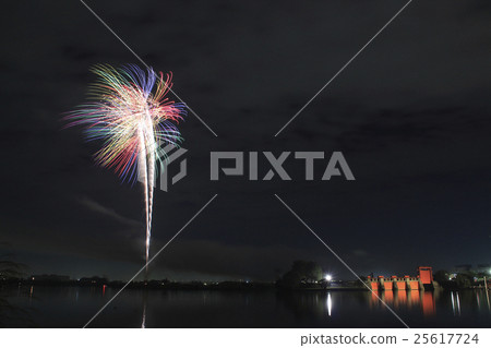 Kita Ward fireworks party and former Iwabuchi water gate light up 25617724