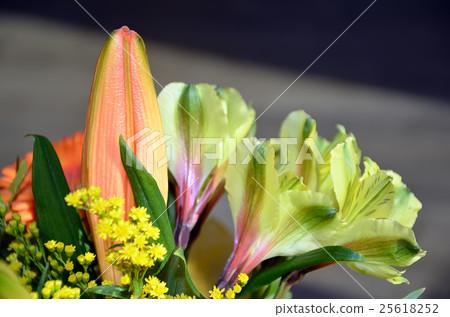 detail of multicolor beaty flower bouquet detail of multicolor beaty flower bouquet 25618252