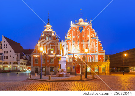 City Hall Square in the Old Town of Riga, Latvia 25622044