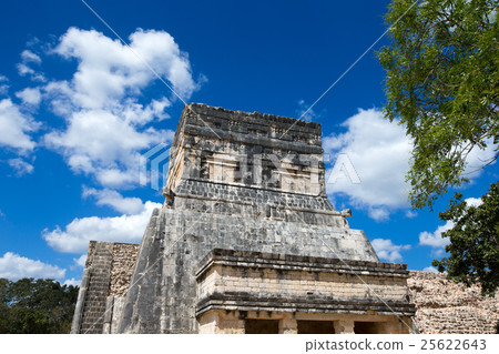Kukulkan Pyramid in Chichen Itza Site, Mexico 25622643